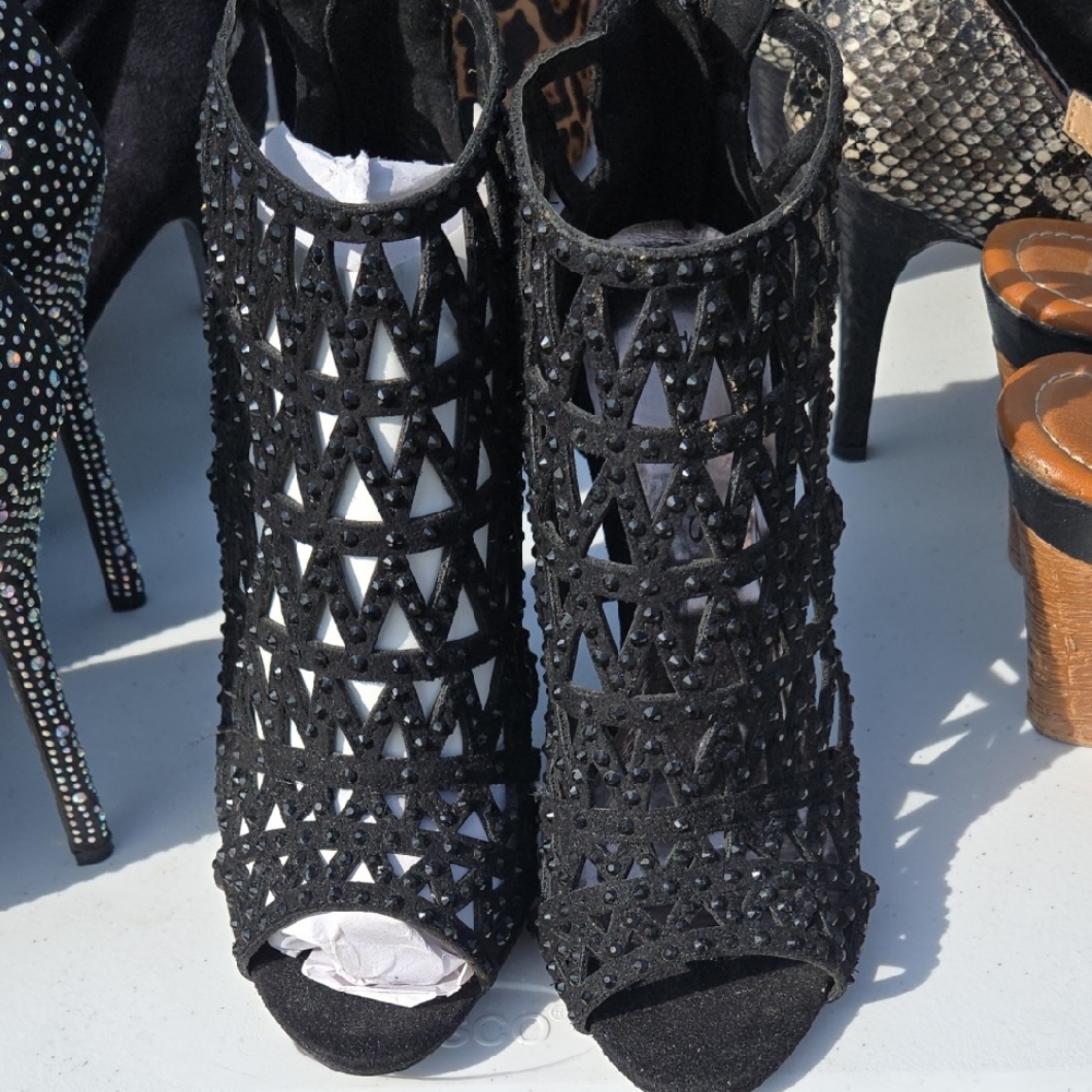Chic Black Cutout Women's Heels